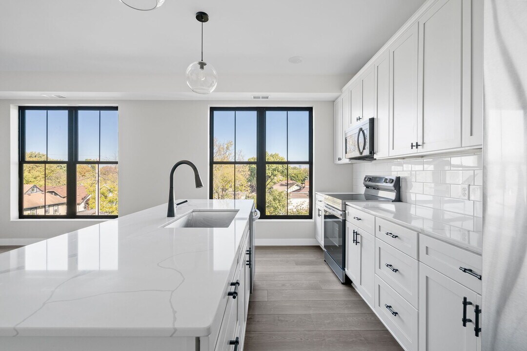 Fuller Park Flats Floor Plan H 2 Bed 2 Bath kitchen view