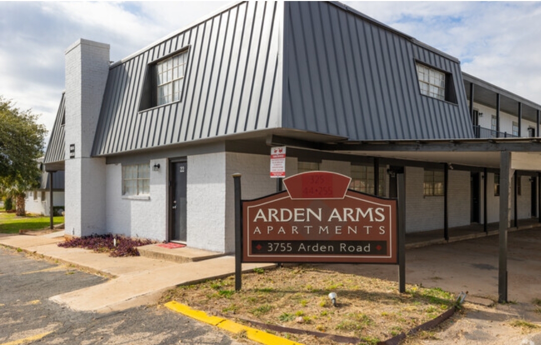 the sign for the alden apartments in austin, texas at The Arden Arms Apartments
