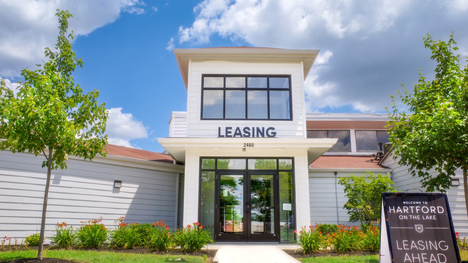the entrance to the building that says leining at The Lakeshore Cove