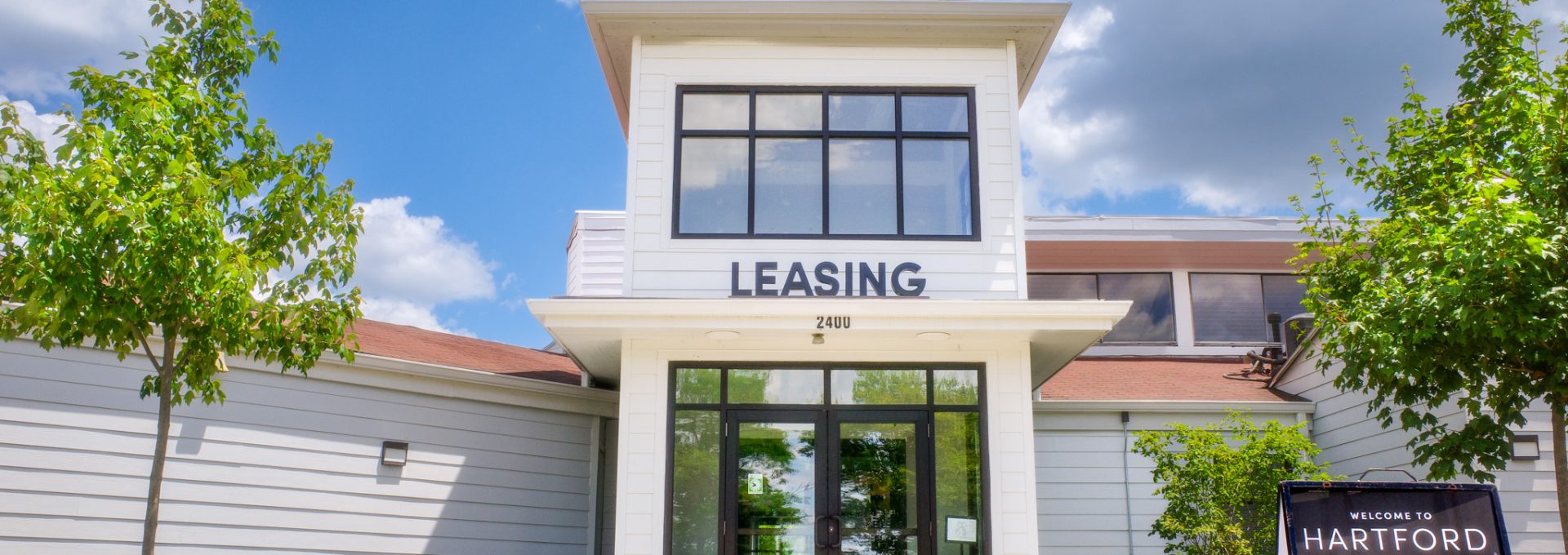 the entrance to the building that says leining at The Lakeshore Cove