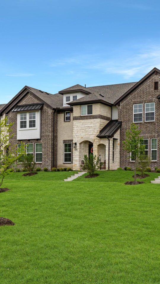 Exterior view of townhomes at The Villas at Bardin's with green grass and trees out front