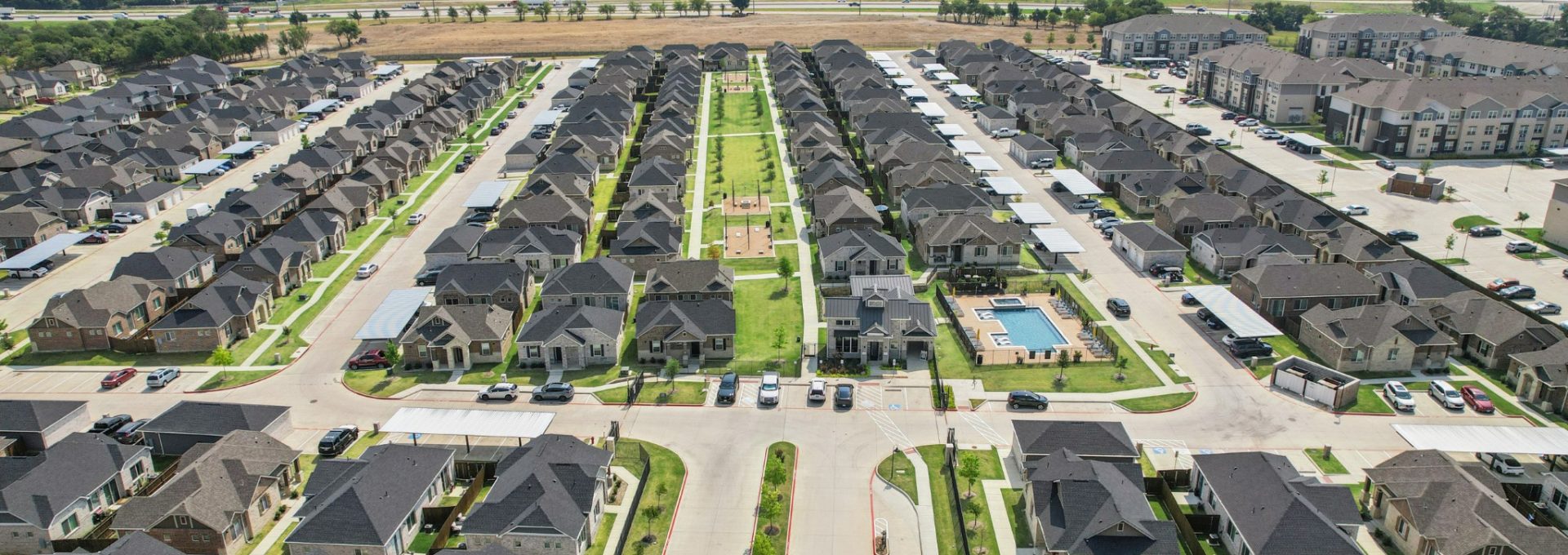 Aerial view of the VLux Stoneridge's rental community