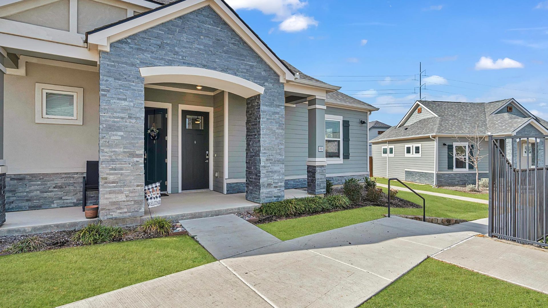 a home with a front yard and driveway at The VLux Trails