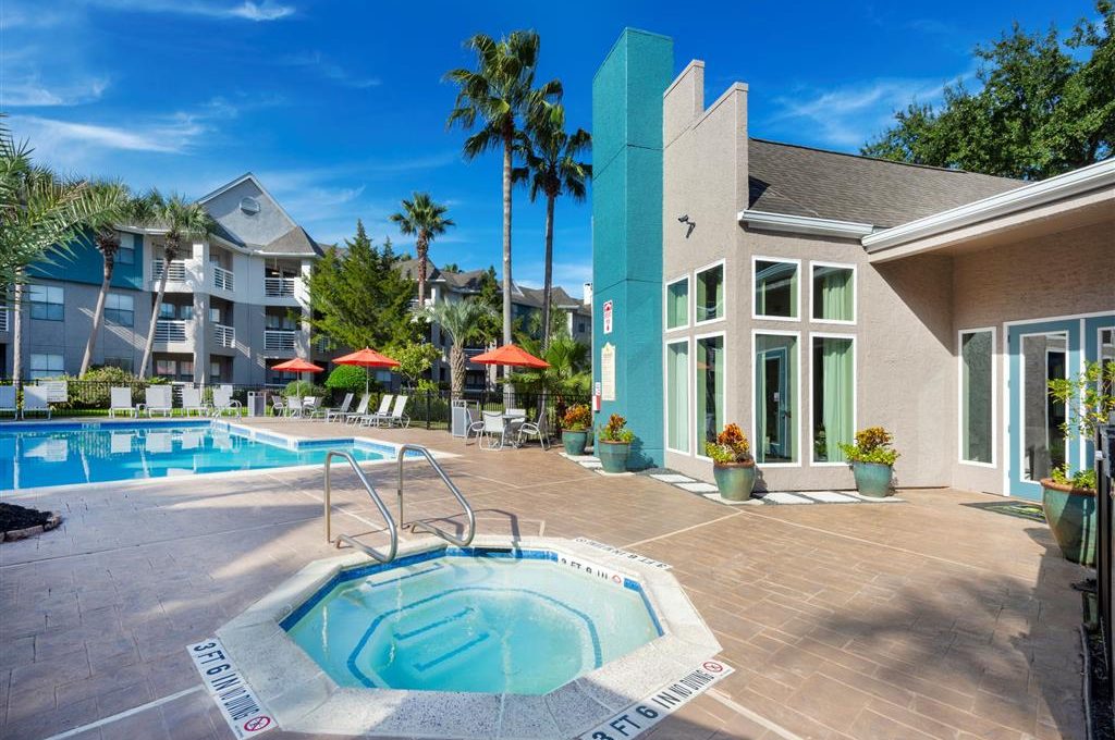 Saltwater swimming pool with jacuzzi and sun loungers at Anchor at South Shore in League City, TX
