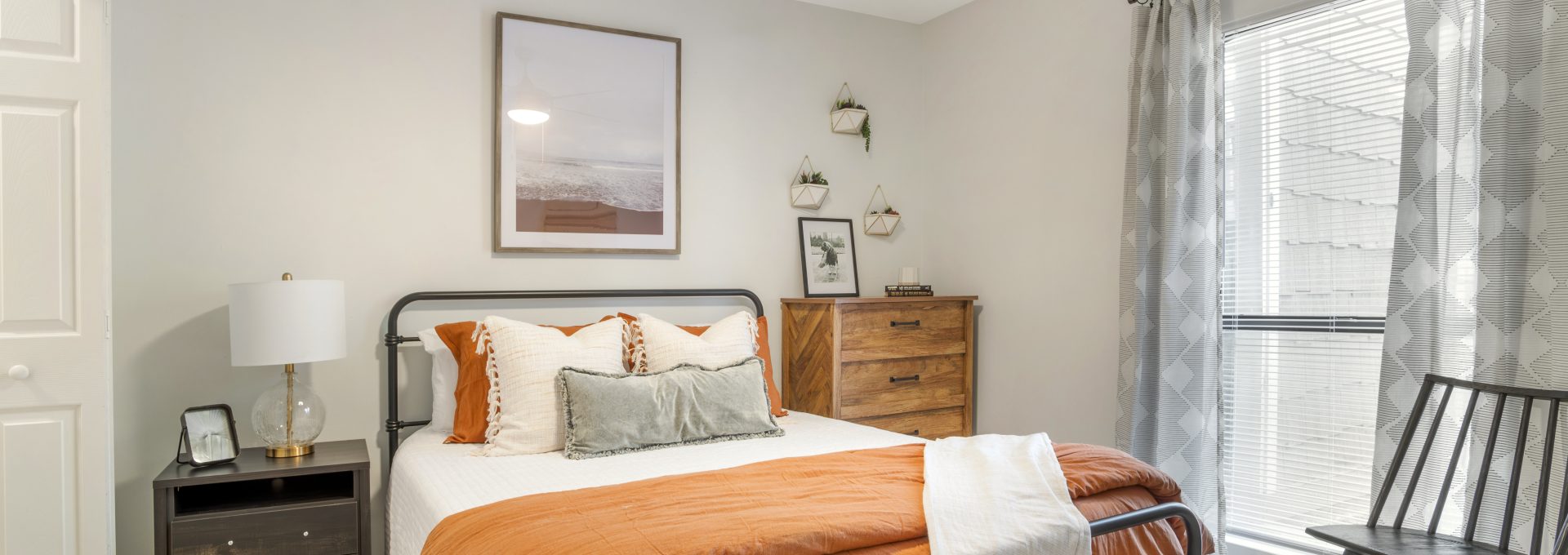 a bedroom with a bed, dresser and ceiling fan at The  Monte