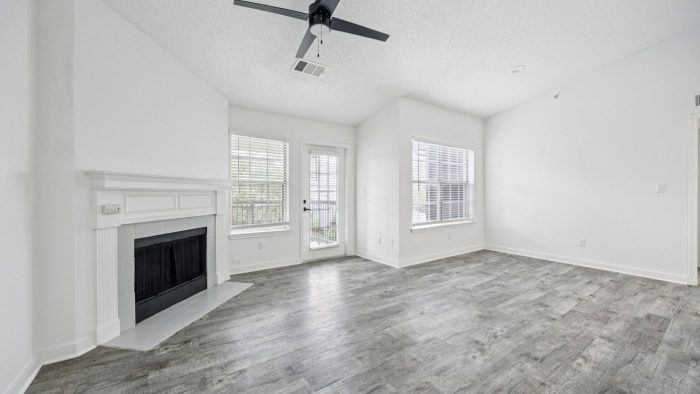 empty living room with ceiling fan and hardwood floors at The  Monte