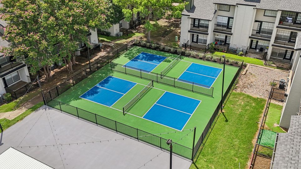 tennis court at The  Monte