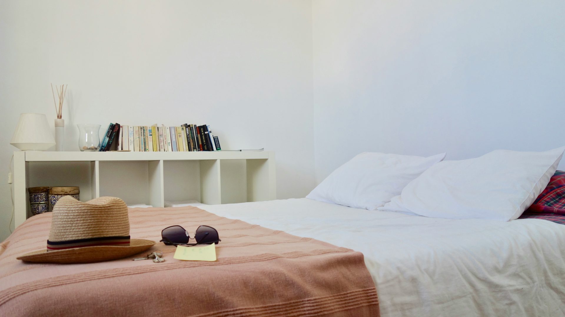 white and brown bedspread