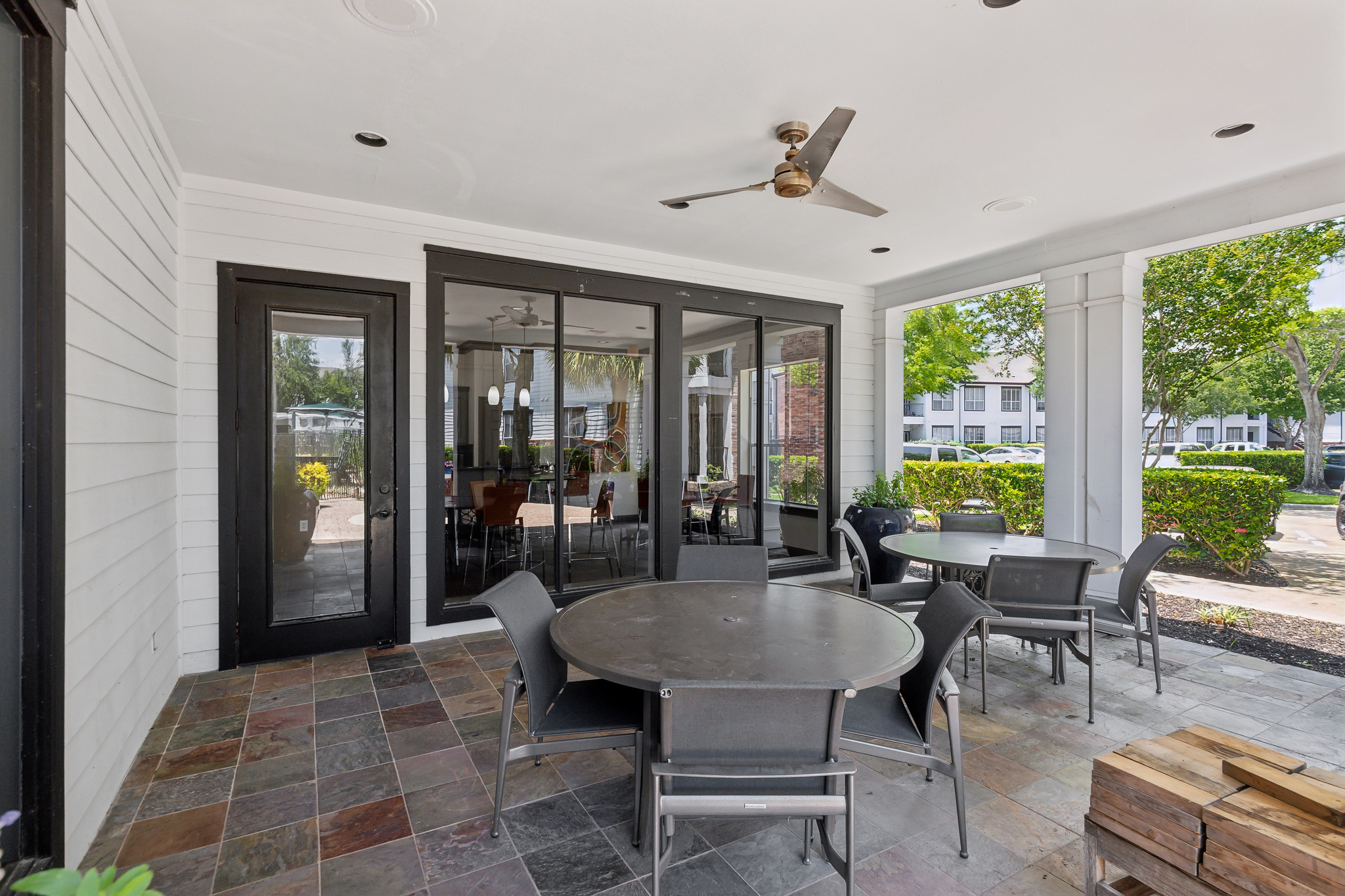 patio at The  Boulevard at Deer Park