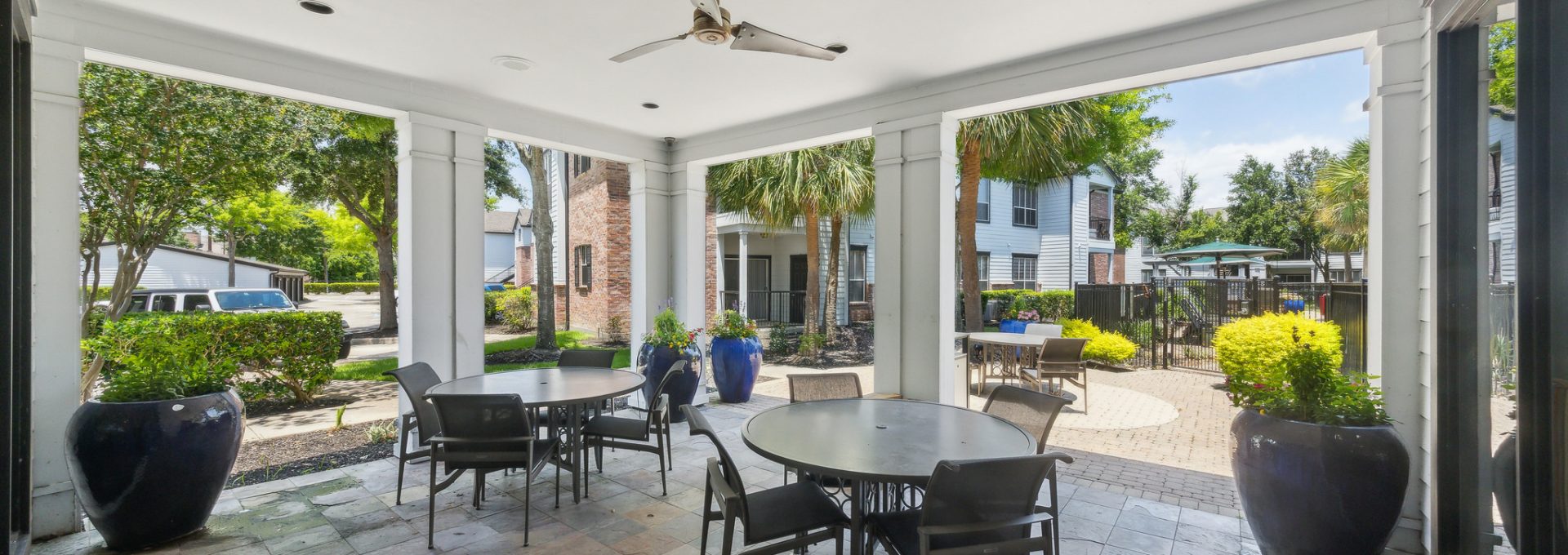 patio at The  Boulevard at Deer Park