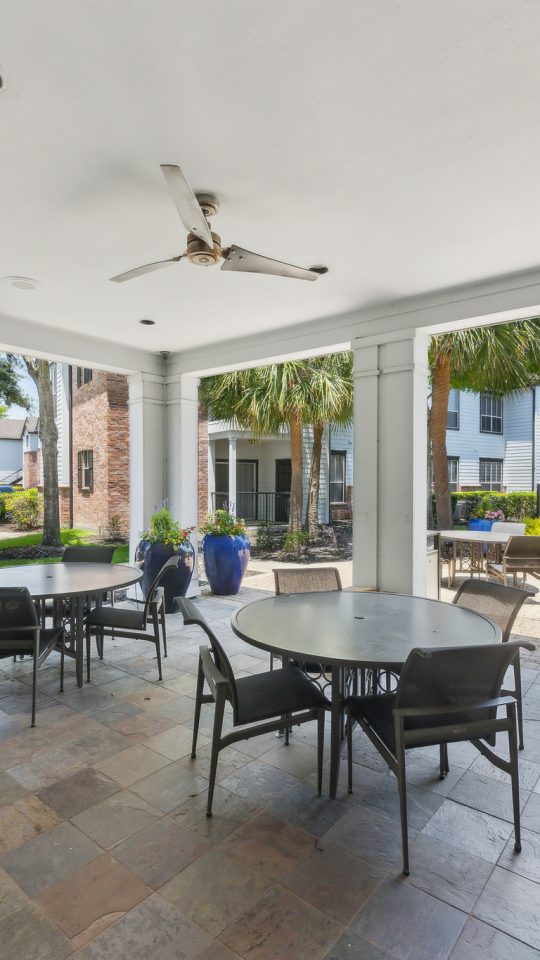 patio at The  Boulevard at Deer Park