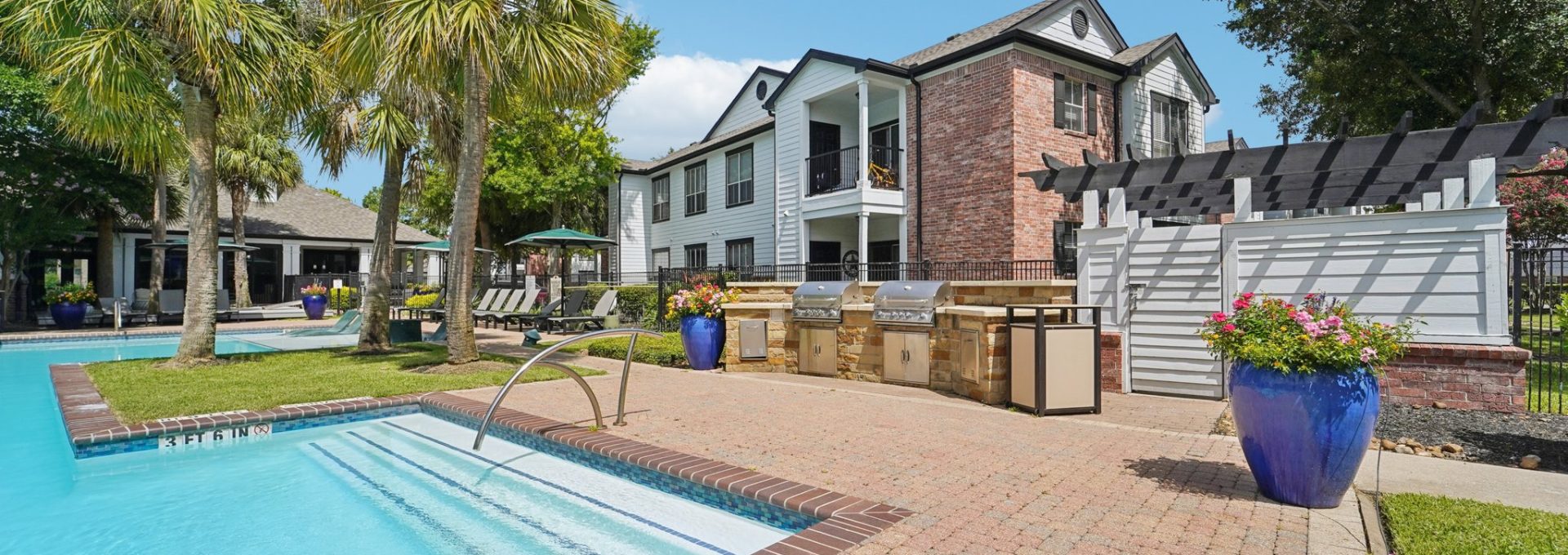 the pool at The  Boulevard at Deer Park