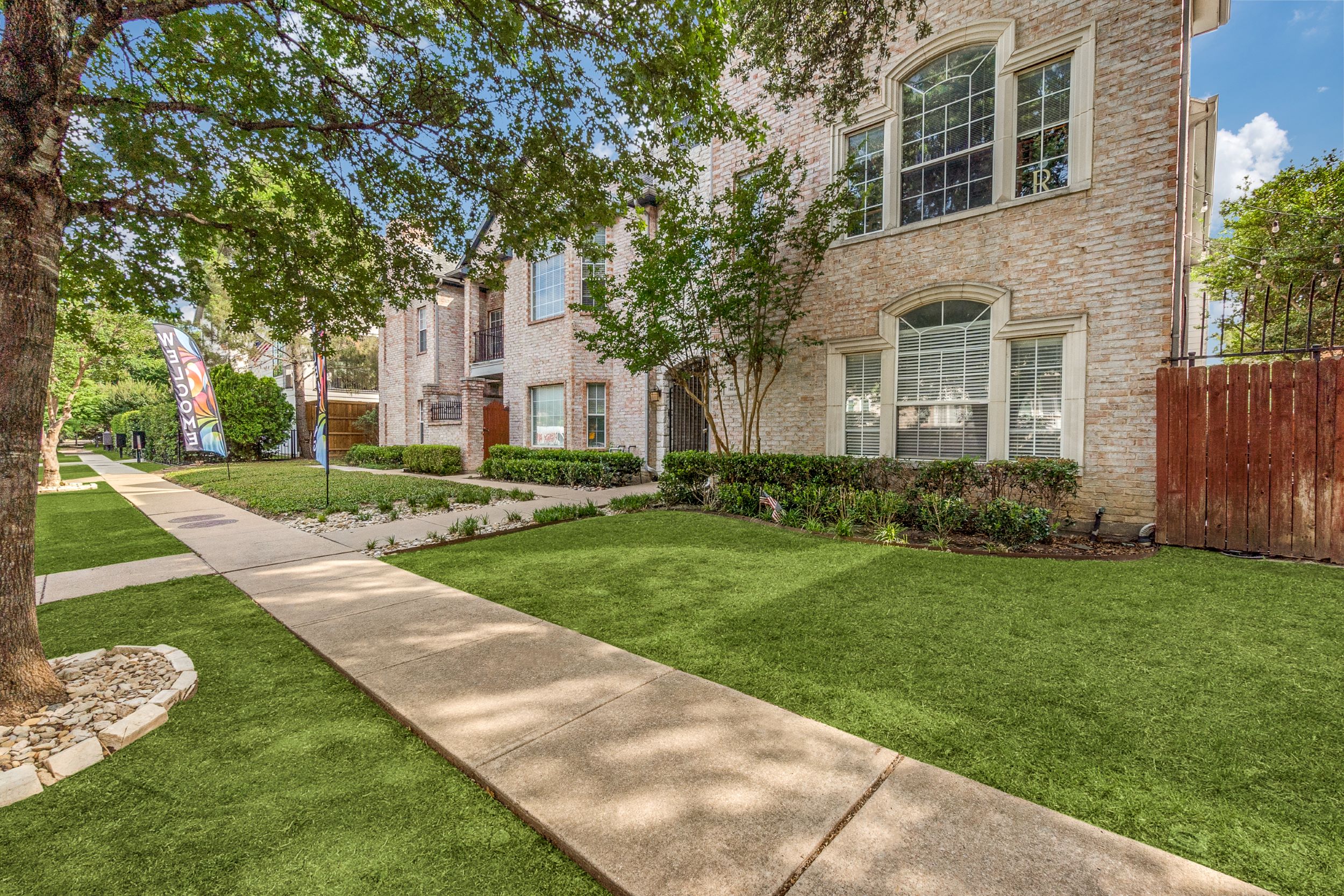 the front yard of a home with artificial grass at The Franconia Court