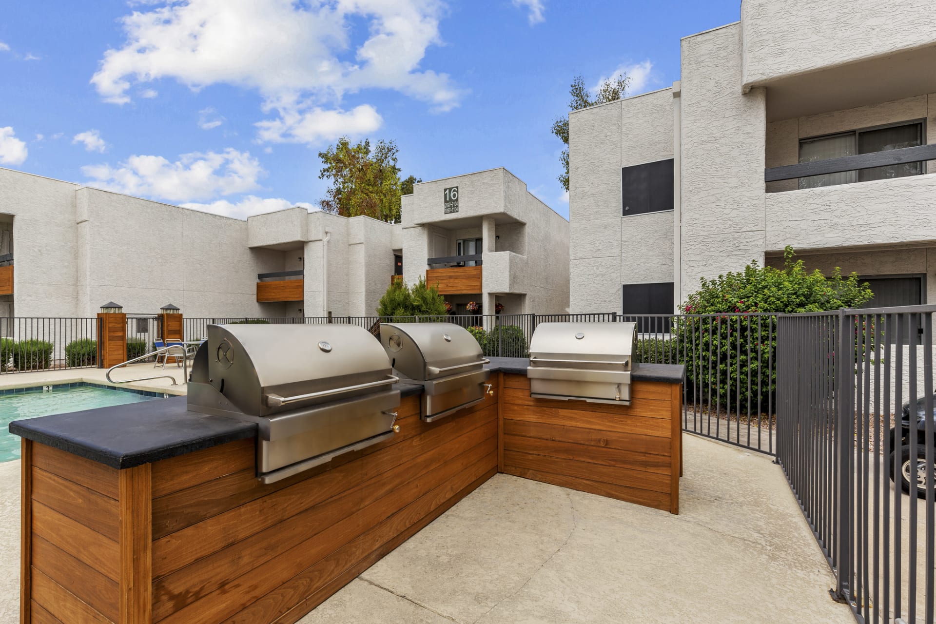 the outdoor grill and pool area at The Tides on 27th