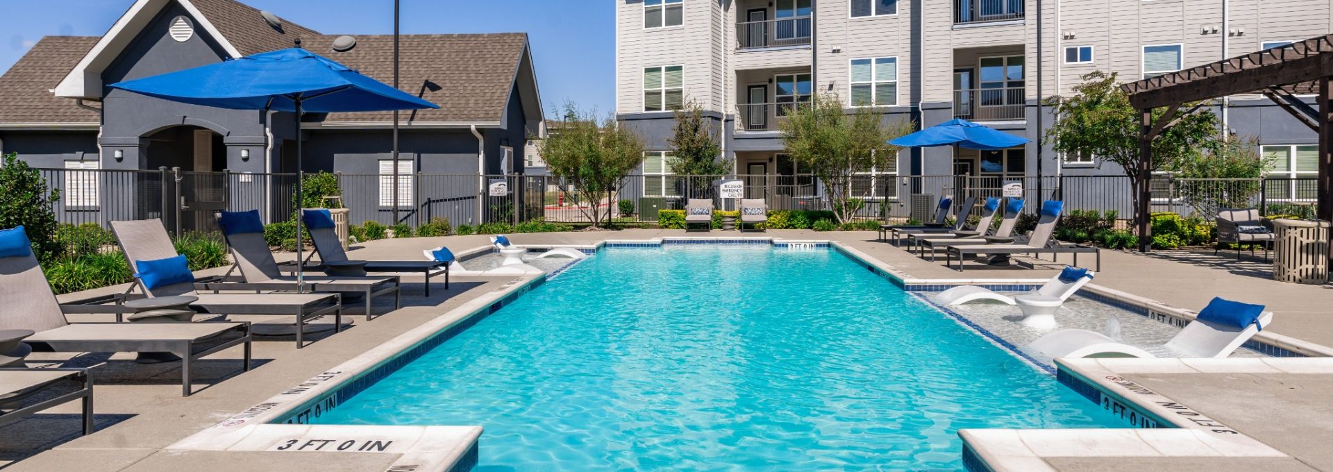 the pool at The Landmark at Crowley