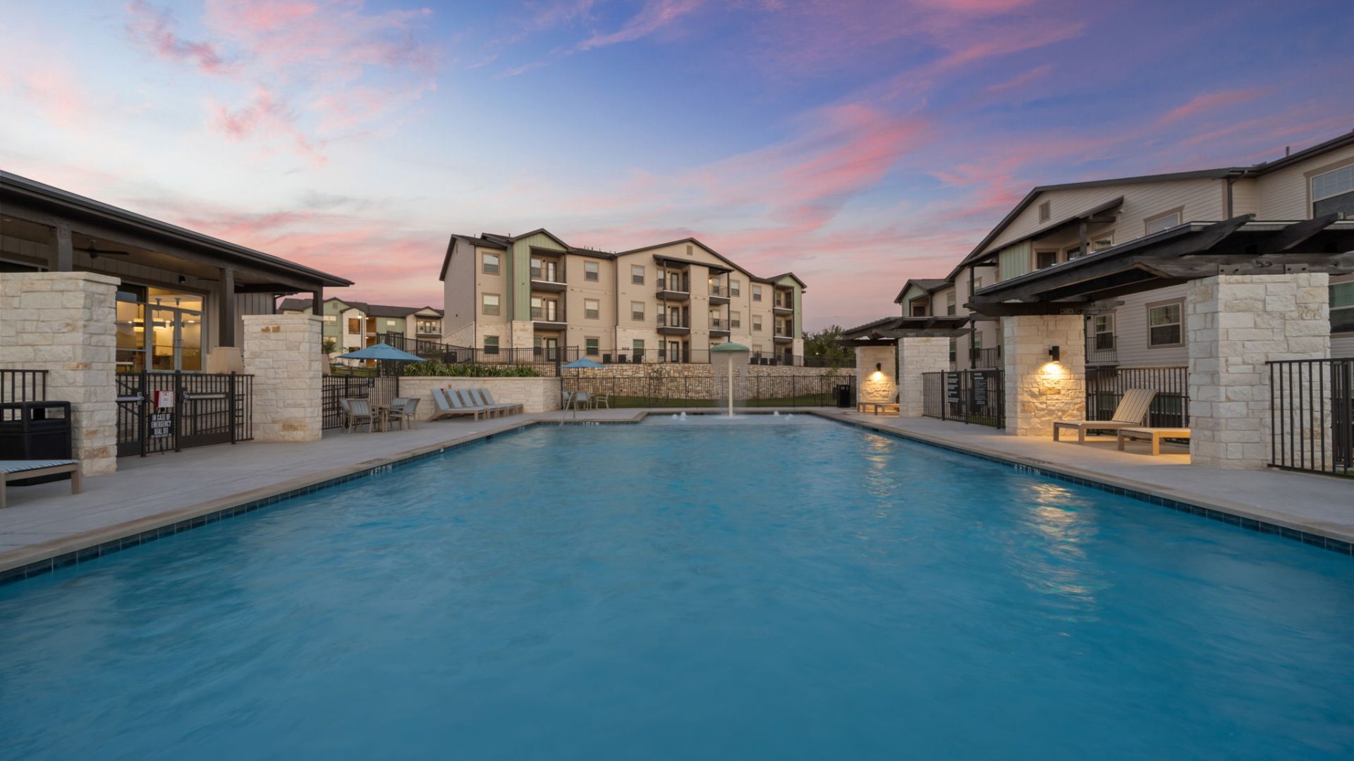 Luxurious amenities at Woodview, Cedar Creek TX. Resort style pool with outdoor grill