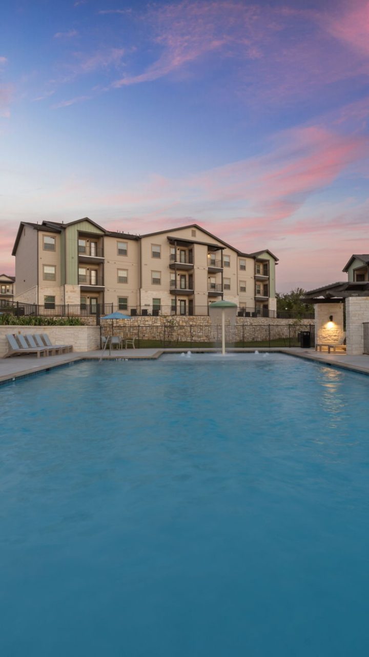 Luxurious amenities at Woodview, Cedar Creek TX. Resort style pool with outdoor grill