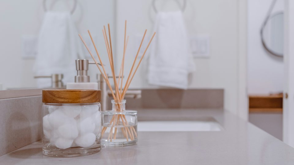 clear glass jar with brown sticks