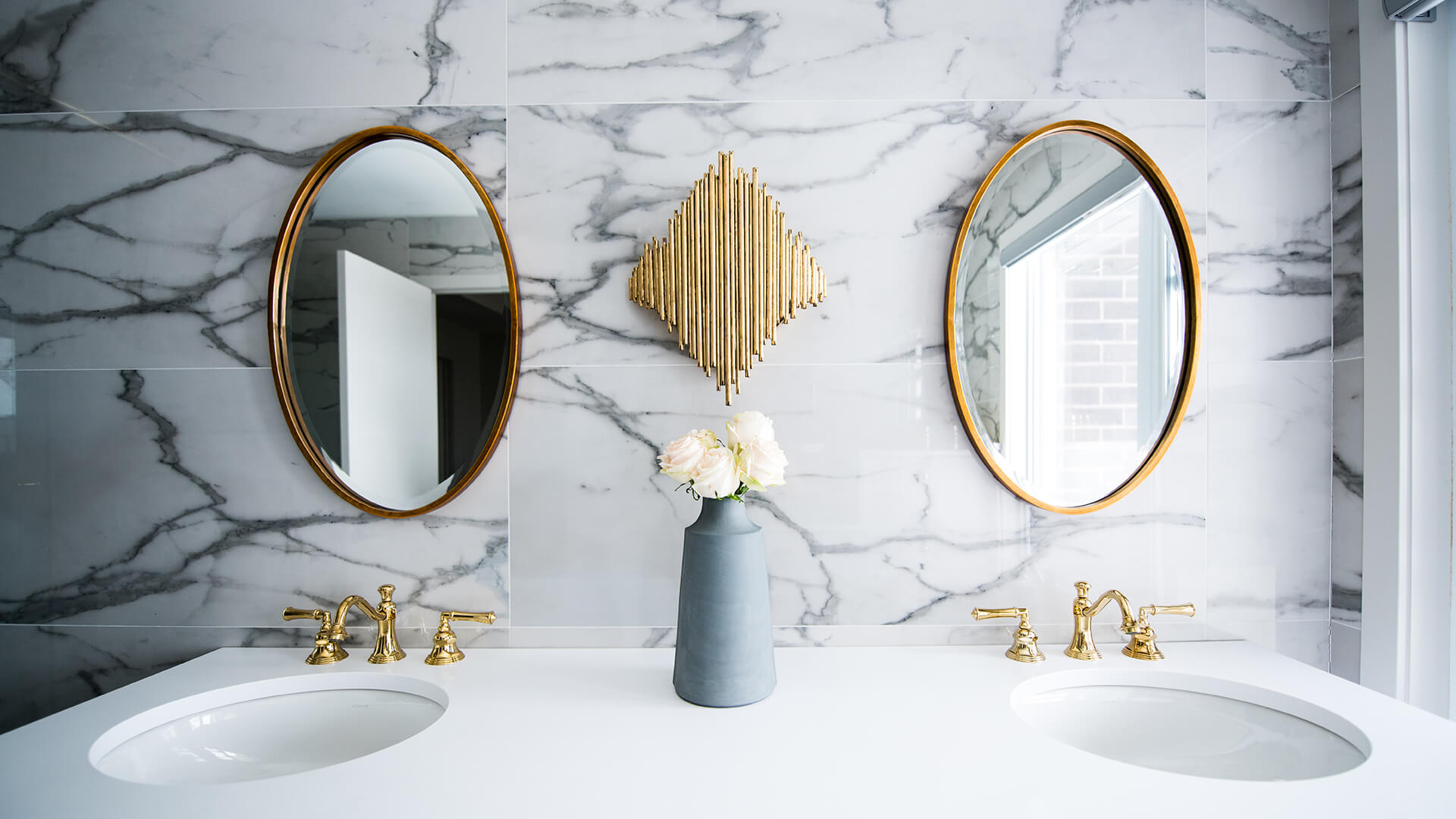 Flowerpot and mirrors in bathroom