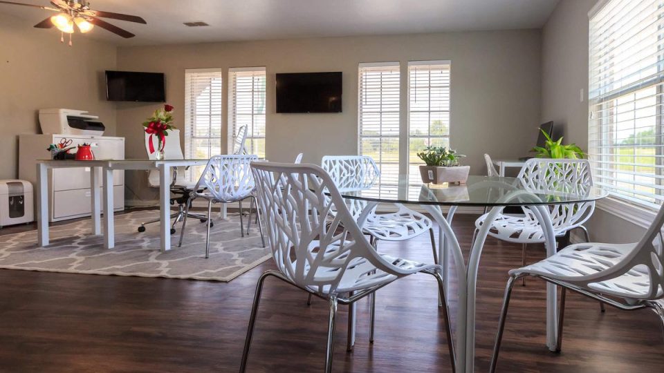Resident business center and clubhouse at 1000 Mary Apartment Homes