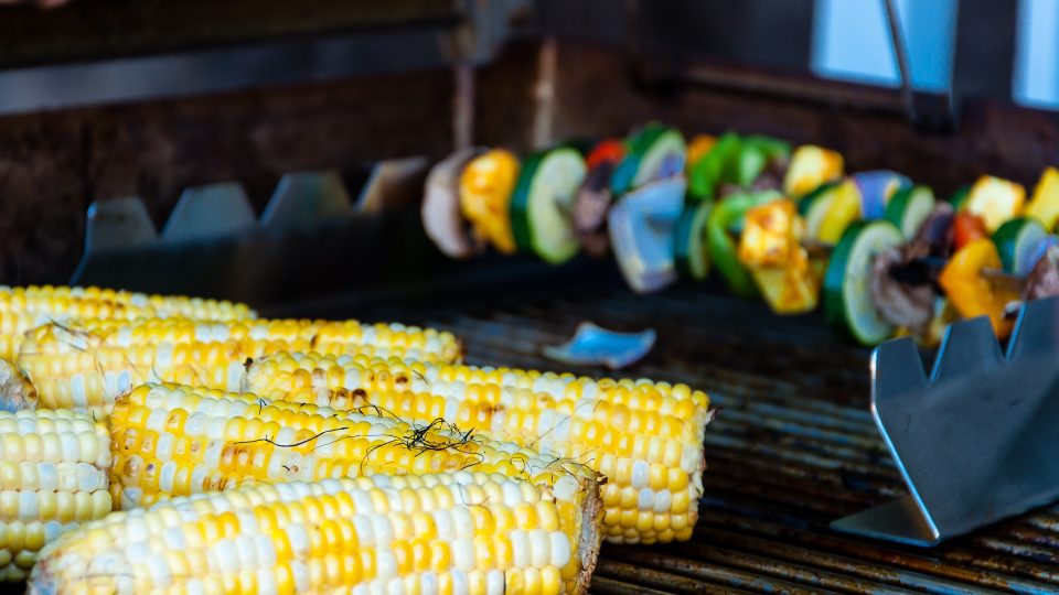 grilled corncobs