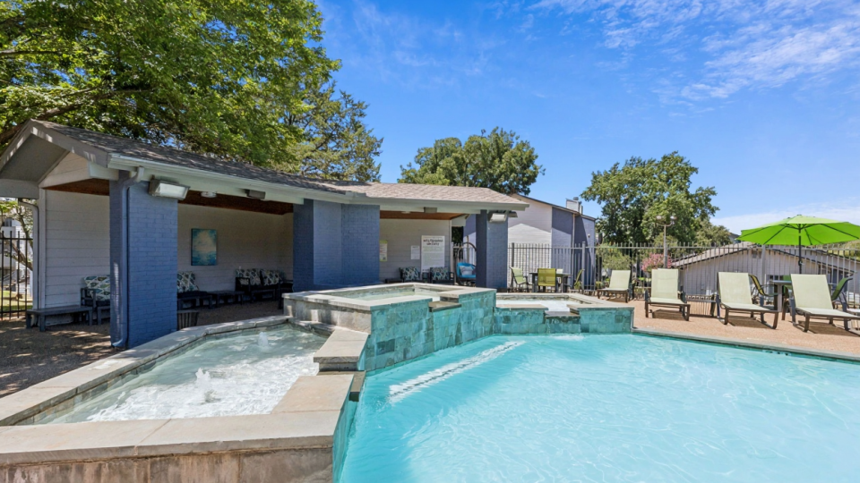 the pool at The  Mark at 2600