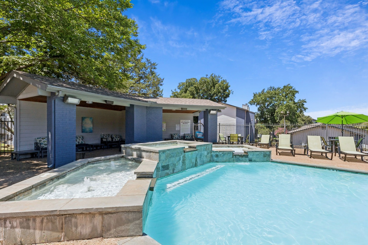 the pool at The  Mark at 2600