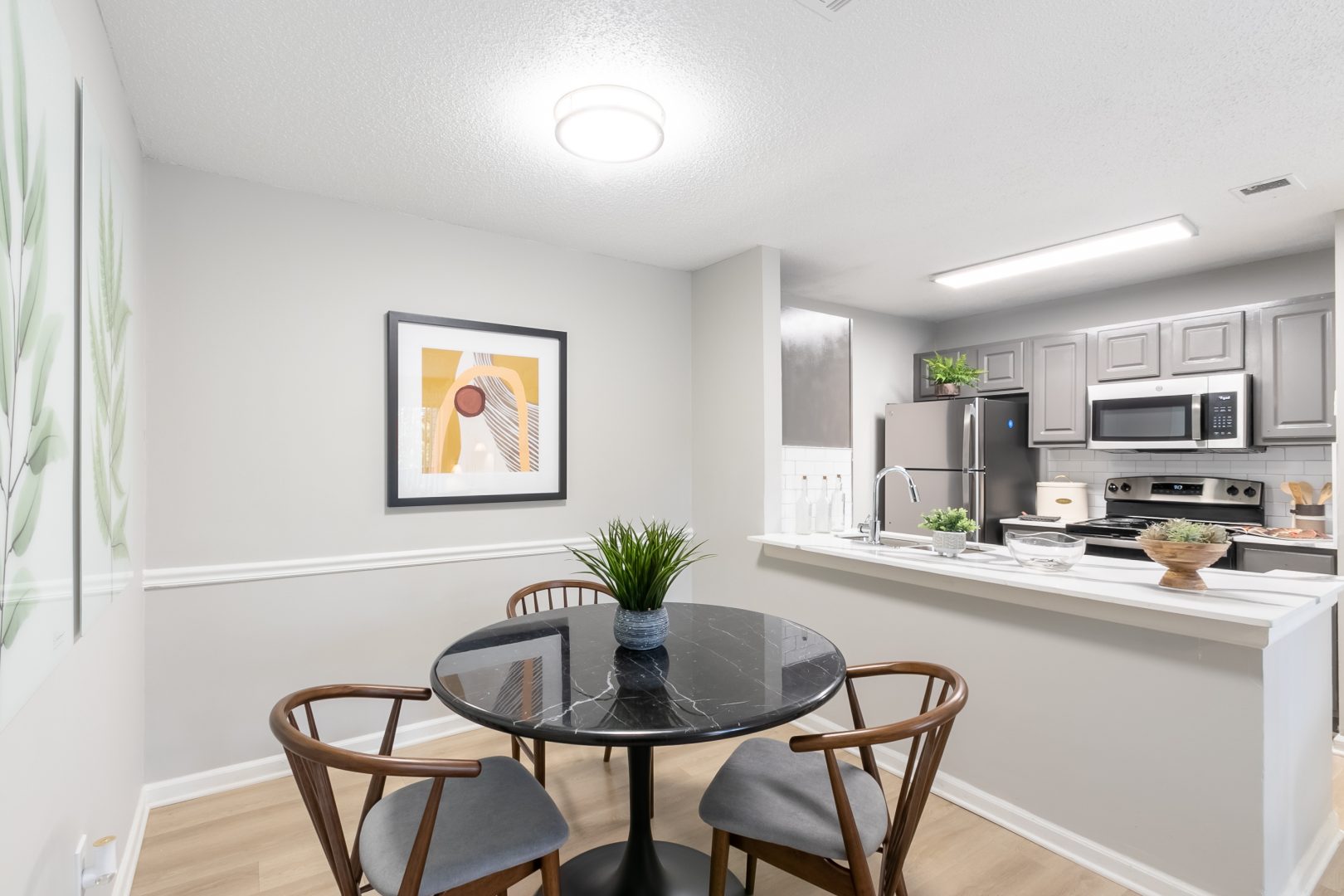 kitchen and dining area at The  Jaxon