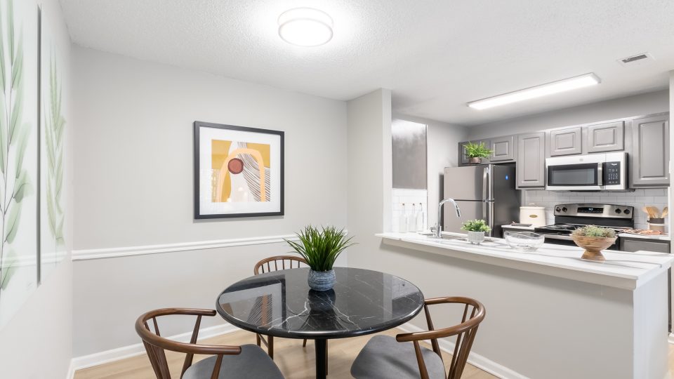 kitchen and dining area at The  Jaxon