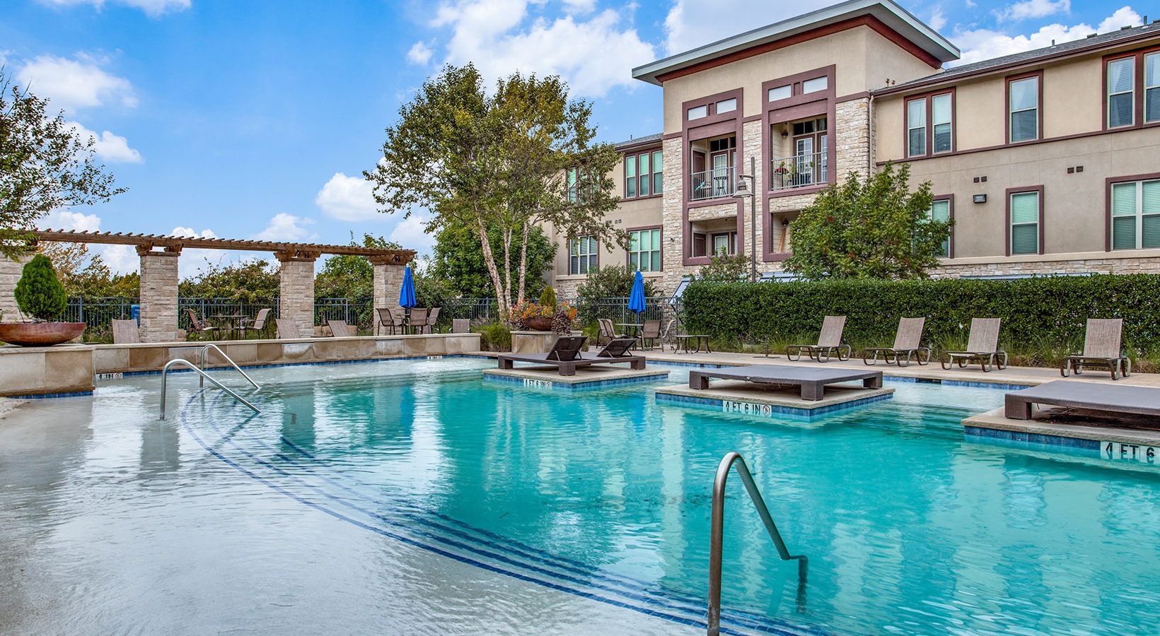 the pool at The Twin Creeks Crossing