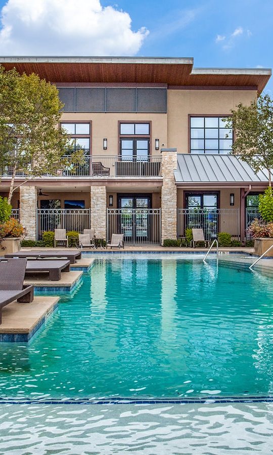the pool at The Twin Creeks Crossing