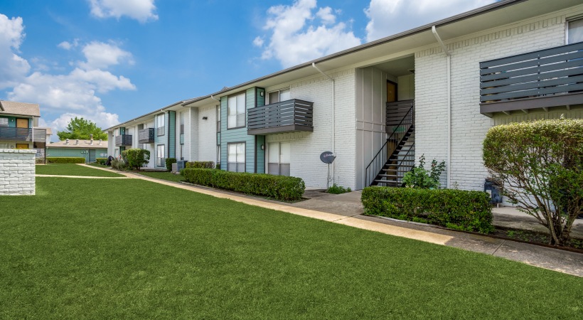 the apartment complex at The Las Ventanas
