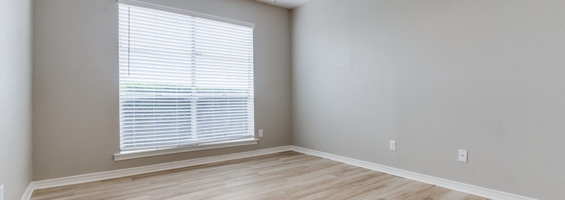 empty room with ceiling fan and hardwood floor at The Las Ventanas